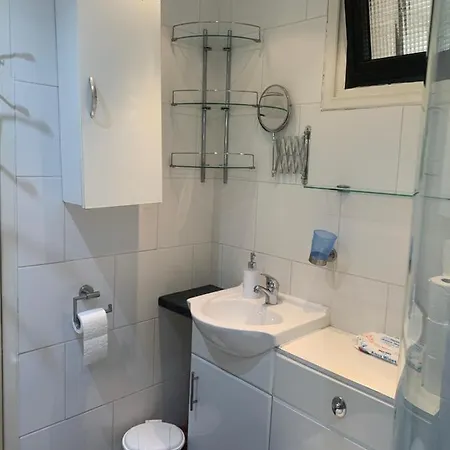 Theodoros Apt.22