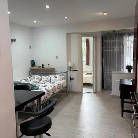 Theodoros Apt.22